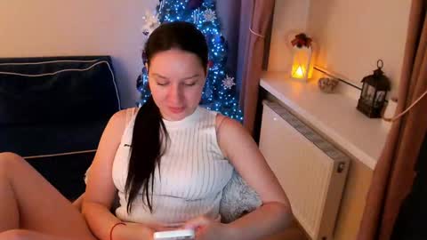 Snapshot of heaven_chloe chatting on 12-20-24, 08:55 Heaven girl online show from 12-20-24, 08:55