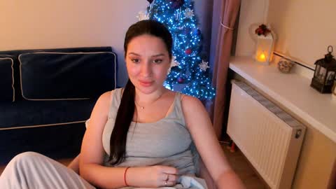 Snapshot of heaven_chloe chatting on 12-22-24, 11:20 Heaven girl online show from 12-22-24, 11:20