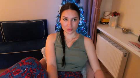 Snapshot of heaven_chloe chatting on 01-10-25, 08:26 Heaven girl online show from 01-10-25, 08:26