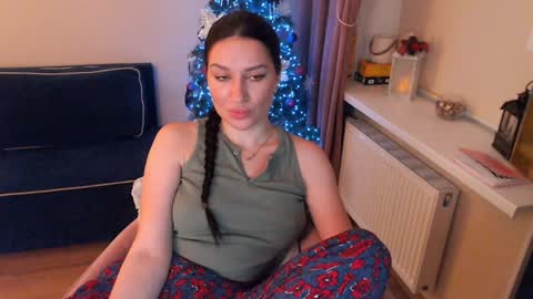 Snapshot of heaven_chloe chatting on 01-10-25, 11:29 Heaven girl online show from 01-10-25, 11:29