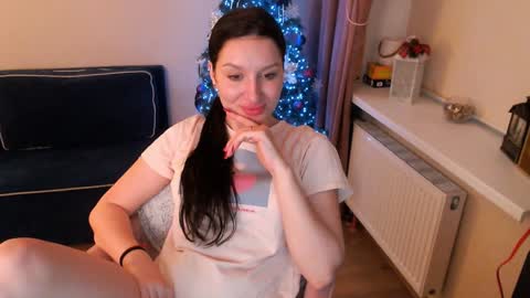 Snapshot of heaven_chloe chatting on 01-13-25, 12:19 Heaven girl online show from 01-13-25, 12:19