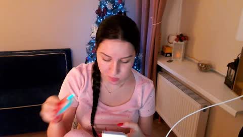 Snapshot of heaven_chloe chatting on 01-22-25, 05:28 Heaven girl online show from 01-22-25, 05:28