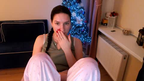 Snapshot of heaven_chloe chatting on 01-23-25, 05:42 Heaven girl online show from 01-23-25, 05:42