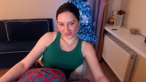 Snapshot of heaven_chloe chatting on 01-27-25, 05:26 Heaven girl online show from 01-27-25, 05:26