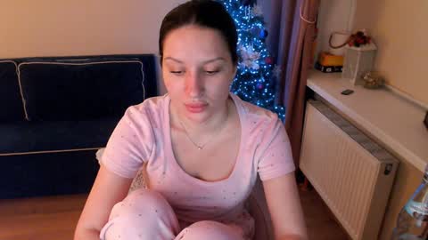 Snapshot of heaven_chloe chatting on 02-07-25, 10:09 Heaven girl online show from 02-07-25, 10:09