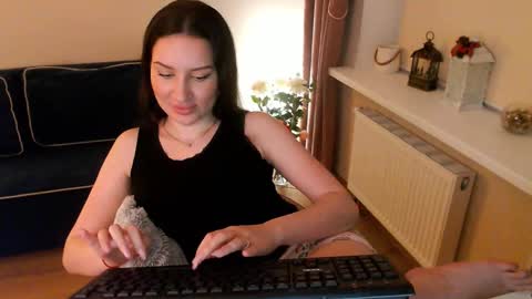 Snapshot of heaven_chloe chatting on 03-01-25, 09:04 Heaven girl online show from 03-01-25, 09:04