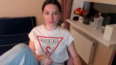 Snapshot of heaven_chloe chatting on 03-11-25, 04:29 Heaven girl online show from 03-11-25, 04:29