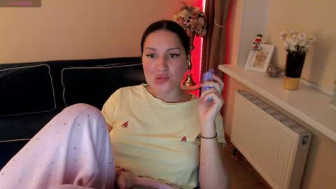 Snapshot of heaven_chloe chatting on 09-08-25, 08:30 Heaven girl online show from 09-08-25, 08:30