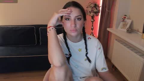 Snapshot of heaven_chloe chatting on 09-18-25, 06:32 Heaven girl online show from 09-18-25, 06:32