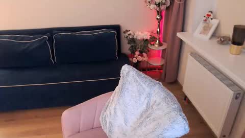 Snapshot of heaven_chloe chatting on 10-03-25, 06:49 Heaven girl online show from 10-03-25, 06:49