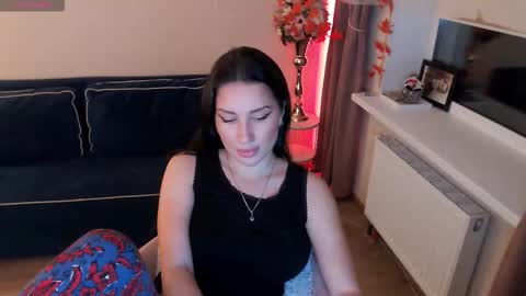 Snapshot of heaven_chloe chatting on 10-18-25, 06:41 Heaven girl online show from 10-18-25, 06:41