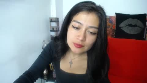 Snapshot of heavencute chatting on 12-17-24, 04:00 Heaven online show from 12-17-24, 04:00