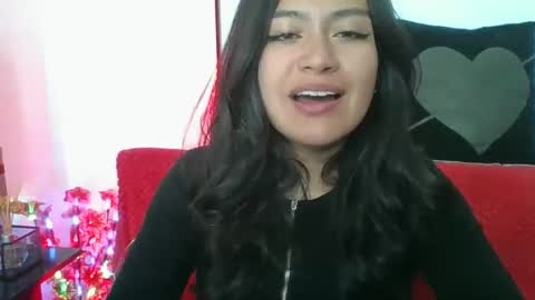 Snapshot of heavencute chatting on 12-19-24, 11:25 Heaven online show from 12-19-24, 11:25