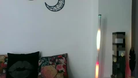 Snapshot of heavencute chatting on 02-12-25, 05:48 Heaven online show from 02-12-25, 05:48