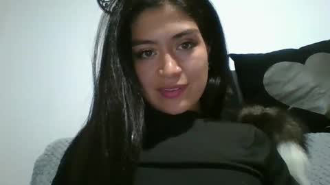 Snapshot of heavencute chatting on 03-04-25, 10:05 Heaven online show from 03-04-25, 10:05