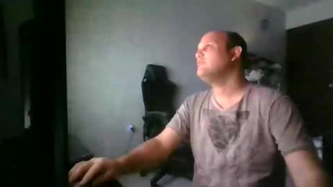 Snapshot of heavy_rebellxc chatting on 02-24-25, 03:44 Heavy Rebell online show from 02-24-25, 03:44