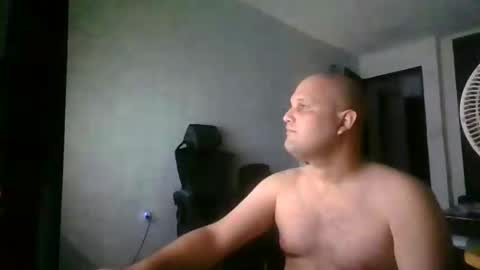 Snapshot of heavy_rebellxc chatting on 02-26-25, 02:48 Heavy Rebell online show from 02-26-25, 02:48