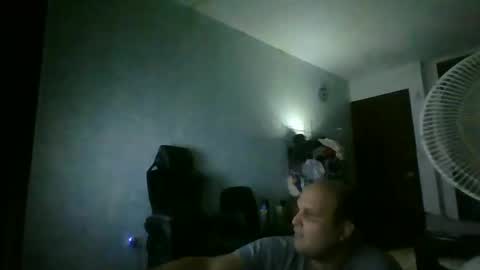 Snapshot of heavy_rebellxc chatting on 10-23-25, 05:29 Heavy Rebell online show from 10-23-25, 05:29