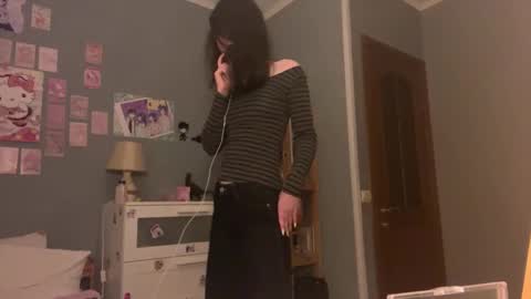 Sarah online show from 12-14-25, 02:33