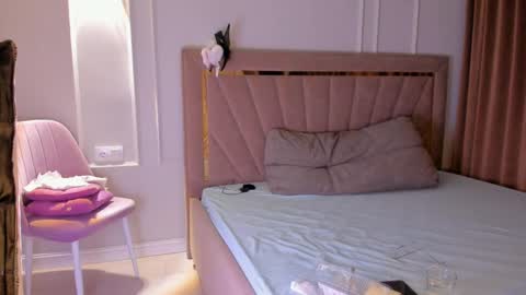 Call me Mia online show from 02-20-25, 02:24