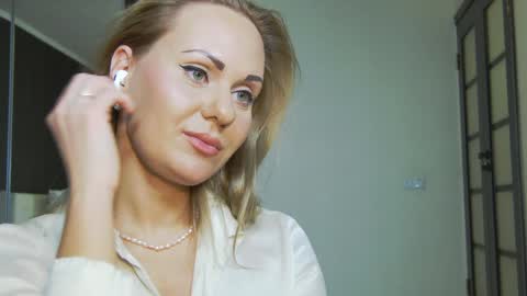 Helen online show from 01-27-25, 03:26