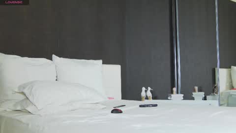 Helen online show from 10-15-25, 02:33