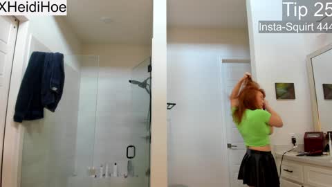 Snapshot of heidiandfriends chatting on 01-27-25, 06:31 Manyvids online show from 01-27-25, 06:31