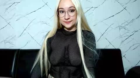 Snapshot of heidib0w chatting on 11-03-25, 07:31 HeidiB0w online show from 11-03-25, 07:31