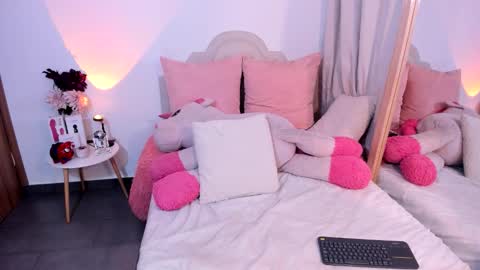 Snapshot of heidimountain chatting on 02-24-26, 11:03 Anny Ferreiro online show from 02-24-26, 11:03