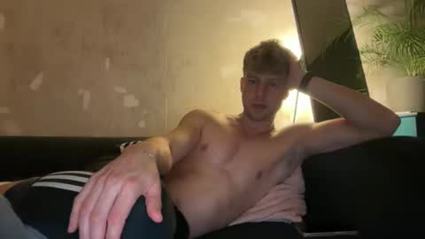 Snapshot of heikhoe chatting on 10-22-25, 08:30 Heikhoe online show from 10-22-25, 08:30