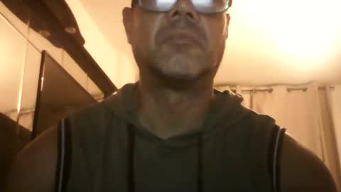 Snapshot of heistt chatting on 09-18-25, 08:33 Heist Stein online show from 09-18-25, 08:33