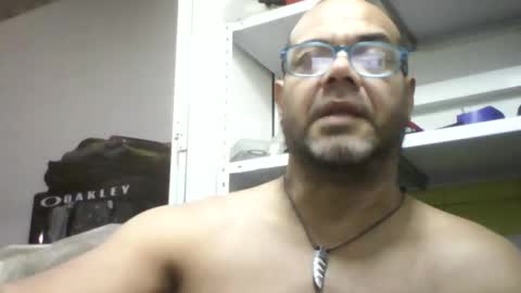 Snapshot of heistt chatting on 10-18-25, 01:19 Heist Stein online show from 10-18-25, 01:19