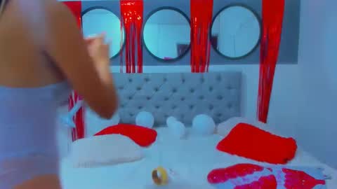 Snapshot of helen_curly chatting on 02-12-25, 02:54 helen_curly online show from 02-12-25, 02:54