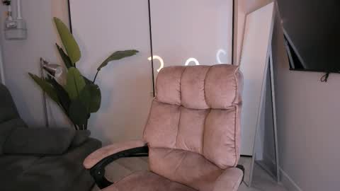 Helen online show from 12-04-25, 06:49