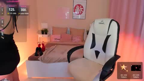 Snapshot of helenaregal chatting on 11-14-25, 01:54 Helena online show from 11-14-25, 01:54