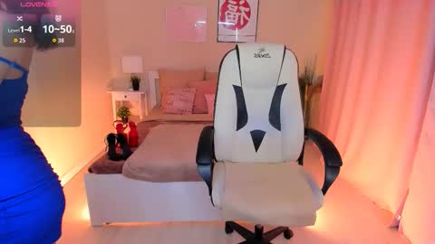 Snapshot of helenaregal chatting on 11-28-25, 01:58 Helena online show from 11-28-25, 01:58