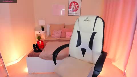 Snapshot of helenaregal chatting on 11-29-25, 09:45 Helena online show from 11-29-25, 09:45