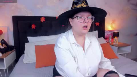 helendanvers online show from 10-29-25, 10:06