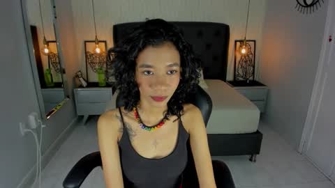 Snapshot of helenebird chatting on 09-08-25, 08:52   online show from 09-08-25, 08:52