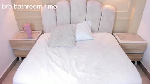 Snapshot of helenebird chatting on 07-28-26, 02:13 online show from 07-28-26, 02:13
