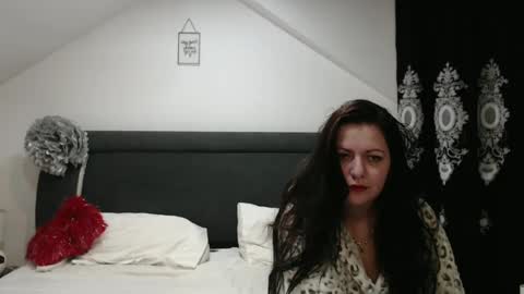 Snapshot of helenhh chatting on 02-06-25, 10:26 helenhh online show from 02-06-25, 10:26