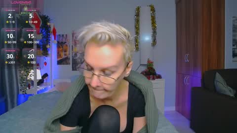 Snapshot of helgahimmele chatting on 12-20-24, 11:26 Helga online show from 12-20-24, 11:26