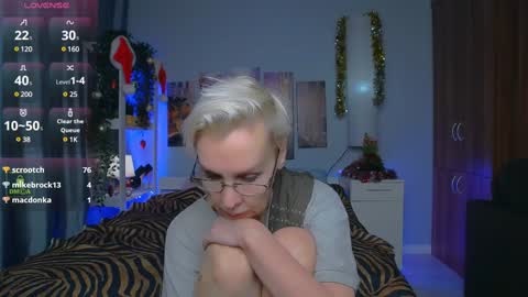 Snapshot of helgahimmele chatting on 12-23-24, 01:29 Helga online show from 12-23-24, 01:29