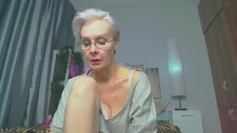 Snapshot of helgahimmele chatting on 02-28-25, 11:12 Helga online show from 02-28-25, 11:12