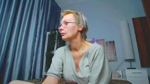 Snapshot of helgahimmele chatting on 03-10-25, 01:01 Helga online show from 03-10-25, 01:01
