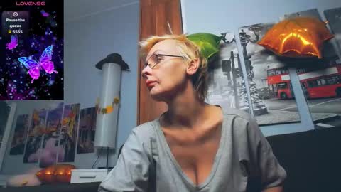 Snapshot of helgahimmele chatting on 11-20-25, 10:48 Helga online show from 11-20-25, 10:48