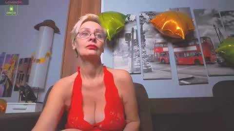 Snapshot of helgahimmele chatting on 11-28-25, 12:41 Helga online show from 11-28-25, 12:41