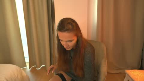 Snapshot of hell_lo chatting on 10-19-25, 01:23 Lorette Lory online show from 10-19-25, 01:23