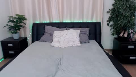 Snapshot of hellajene chatting on 01-08-25, 10:48 Hella online show from 01-08-25, 10:48