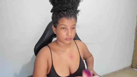 Snapshot of hellen_scot_ chatting on 11-11-25, 10:21 hellen_scot_ online show from 11-11-25, 10:21